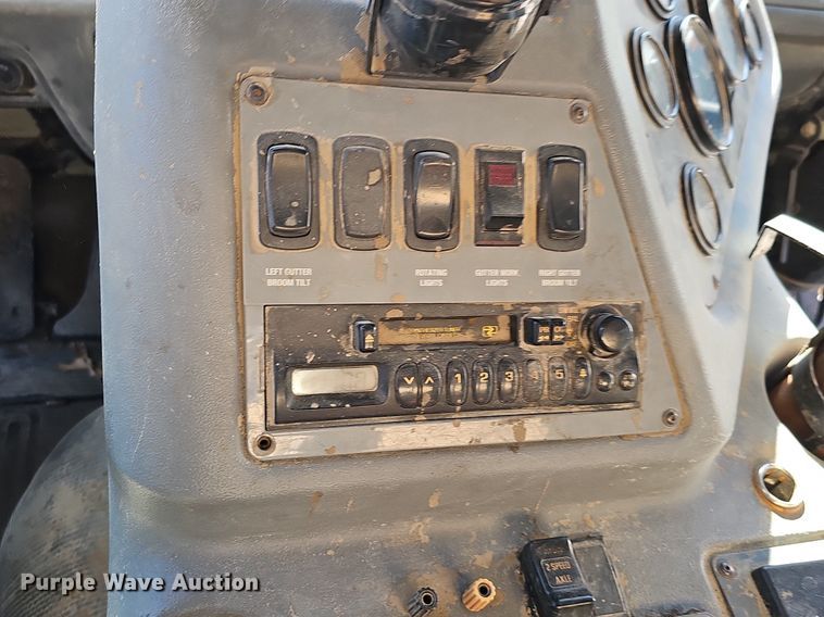 image for item DK0595 2004 GMC T7500 street sweeper truck