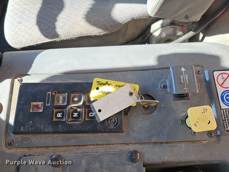 image for item DK0595 2004 GMC T7500 street sweeper truck