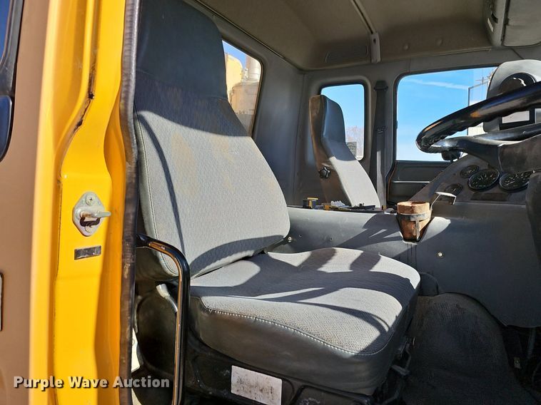 image for item DK0595 2004 GMC T7500 street sweeper truck