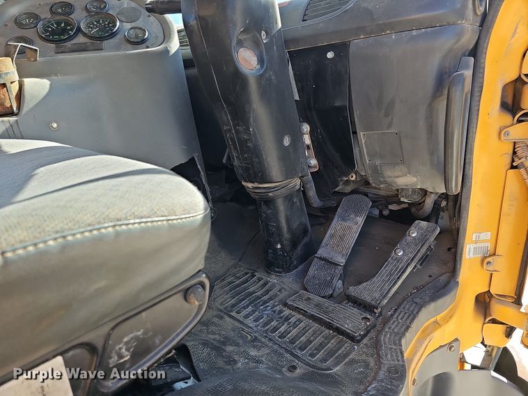 image for item DK0595 2004 GMC T7500 street sweeper truck