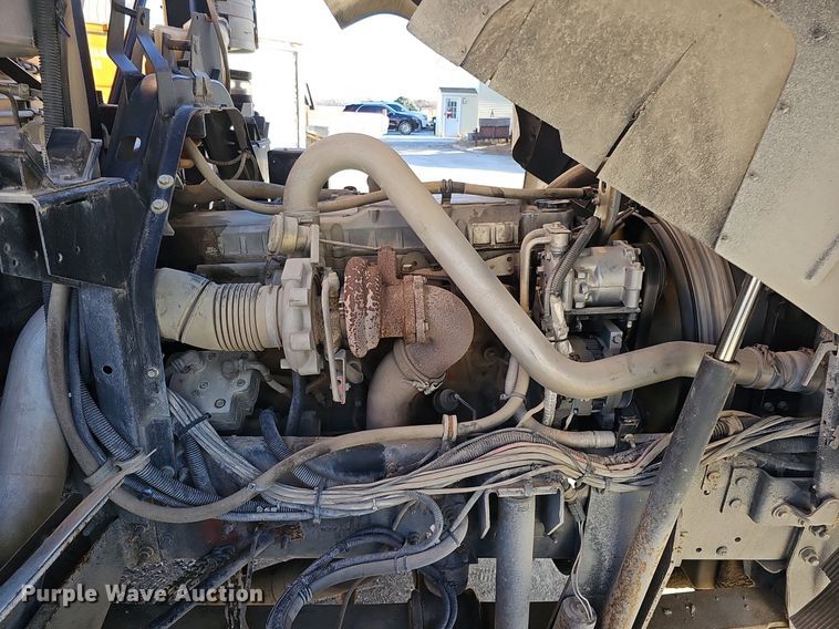 image for item DK0595 2004 GMC T7500 street sweeper truck