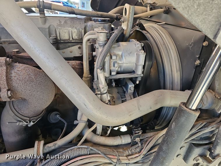 image for item DK0595 2004 GMC T7500 street sweeper truck