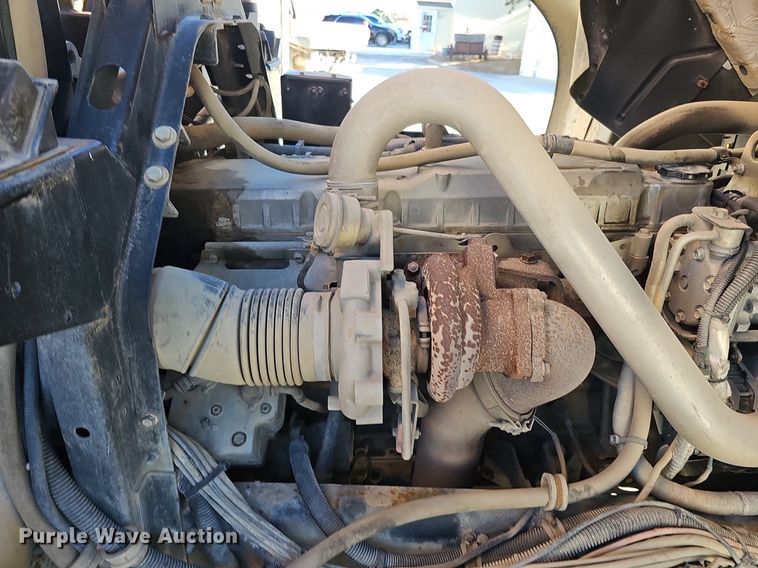 image for item DK0595 2004 GMC T7500 street sweeper truck