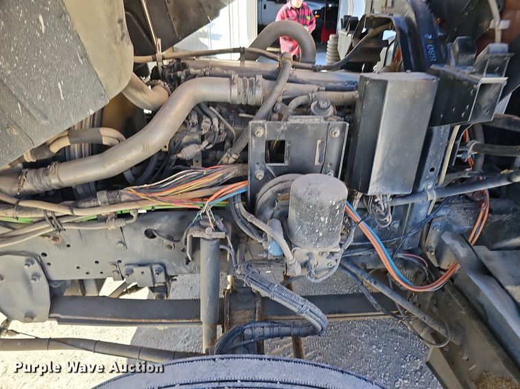 image for item DK0595 2004 GMC T7500 street sweeper truck