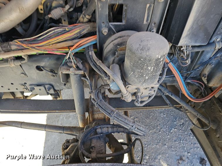 image for item DK0595 2004 GMC T7500 street sweeper truck