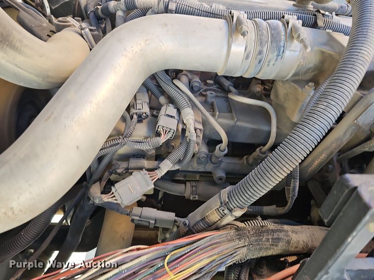 image for item DK0595 2004 GMC T7500 street sweeper truck