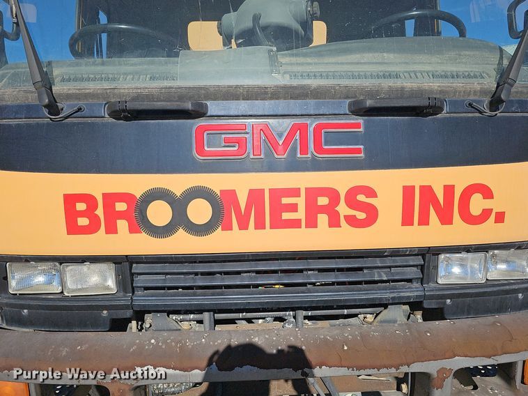 image for item DK0595 2004 GMC T7500 street sweeper truck