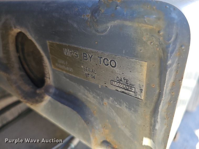 image for item DK0595 2004 GMC T7500 street sweeper truck