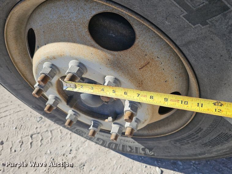 image for item DK0595 2004 GMC T7500 street sweeper truck