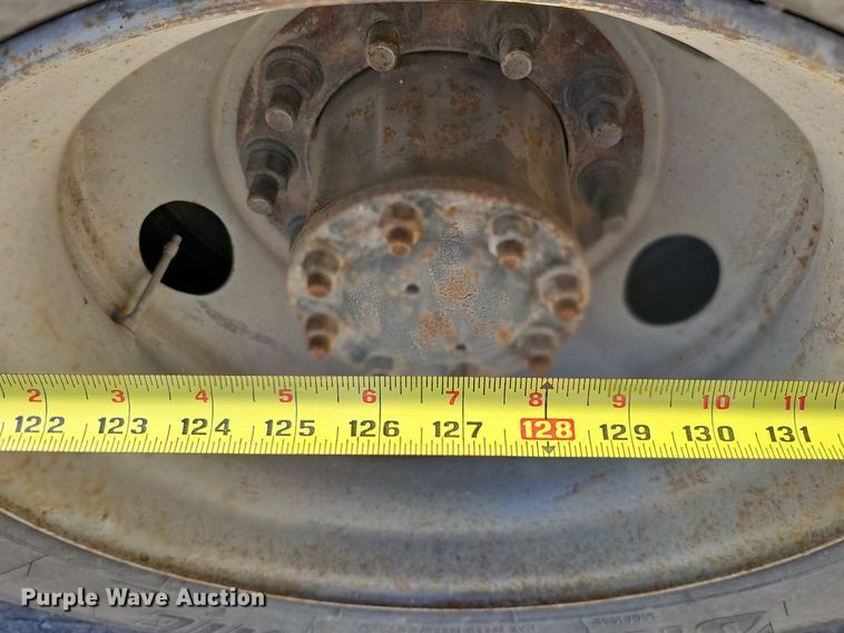 image for item DK0595 2004 GMC T7500 street sweeper truck