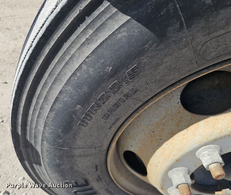 image for item DK0595 2004 GMC T7500 street sweeper truck