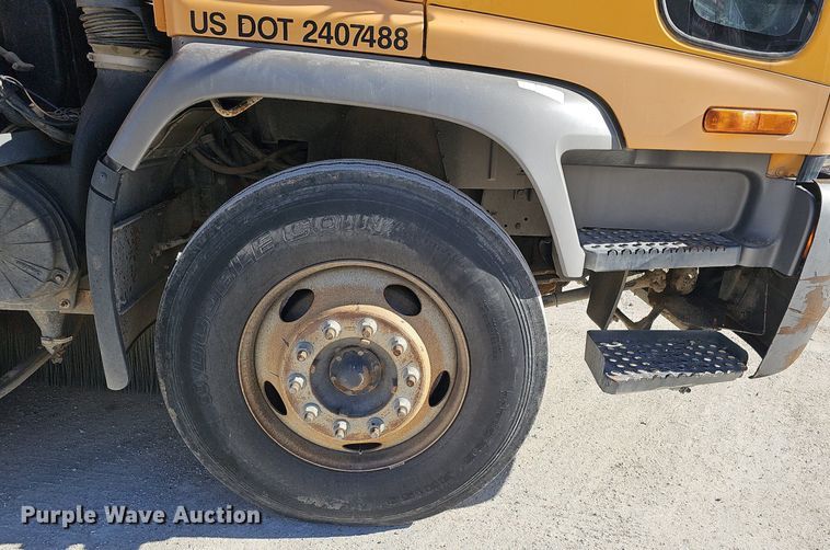 image for item DK0595 2004 GMC T7500 street sweeper truck