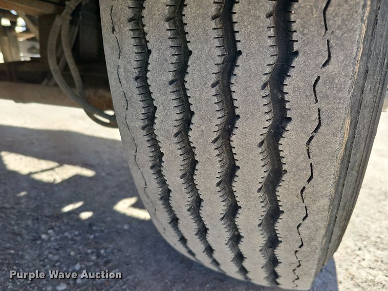 image for item DK0595 2004 GMC T7500 street sweeper truck