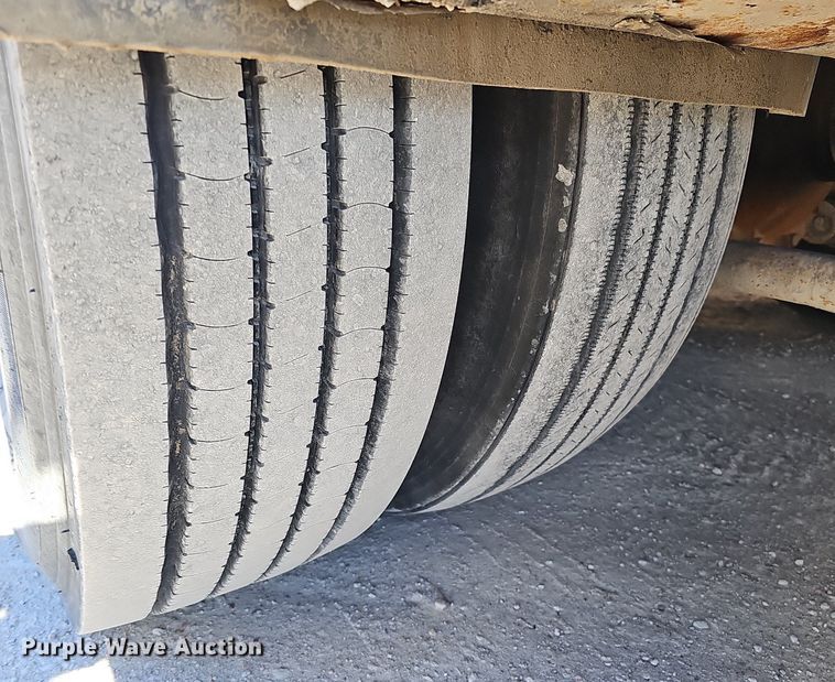 image for item DK0595 2004 GMC T7500 street sweeper truck