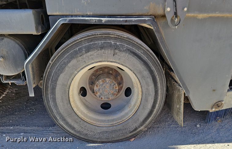 image for item DK0595 2004 GMC T7500 street sweeper truck