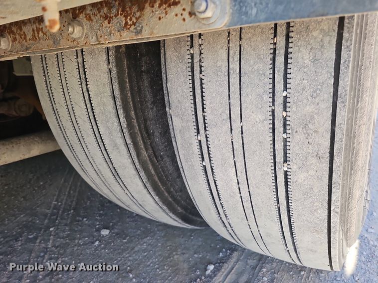 image for item DK0595 2004 GMC T7500 street sweeper truck