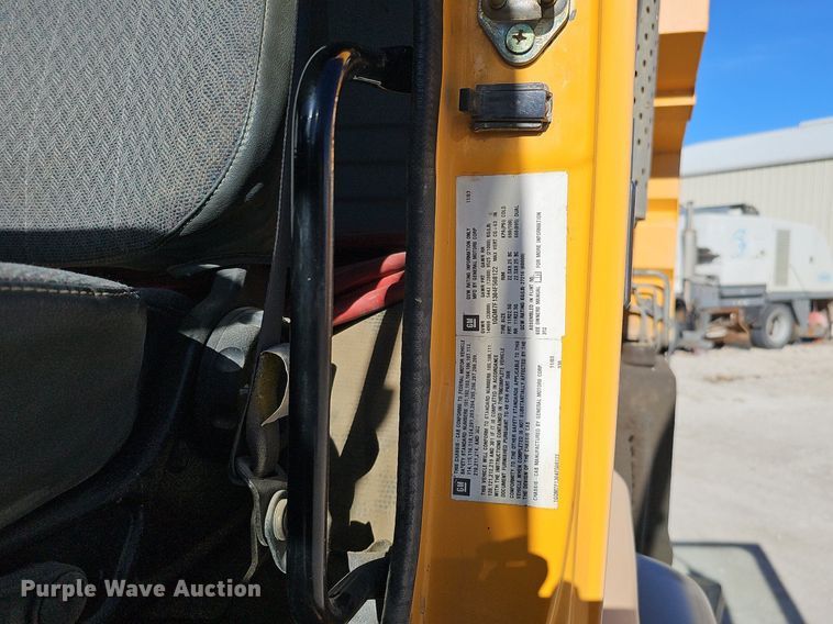 image for item DK0595 2004 GMC T7500 street sweeper truck