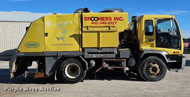 image for item DK0596 2004 GMC T7500 street sweeper truck