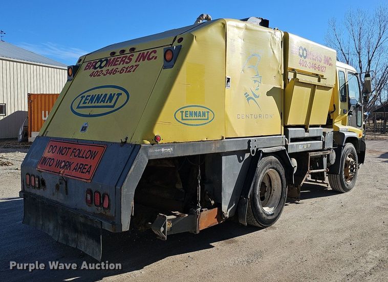 image for item DK0596 2004 GMC T7500 street sweeper truck