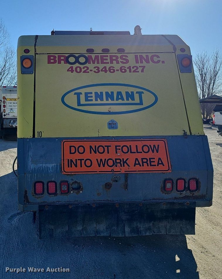 image for item DK0596 2004 GMC T7500 street sweeper truck