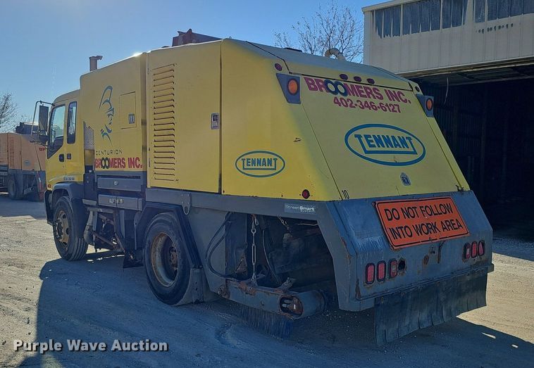 image for item DK0596 2004 GMC T7500 street sweeper truck