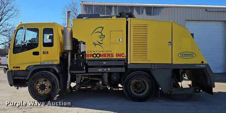 image for item DK0596 2004 GMC T7500 street sweeper truck