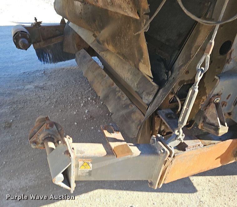 image for item DK0596 2004 GMC T7500 street sweeper truck