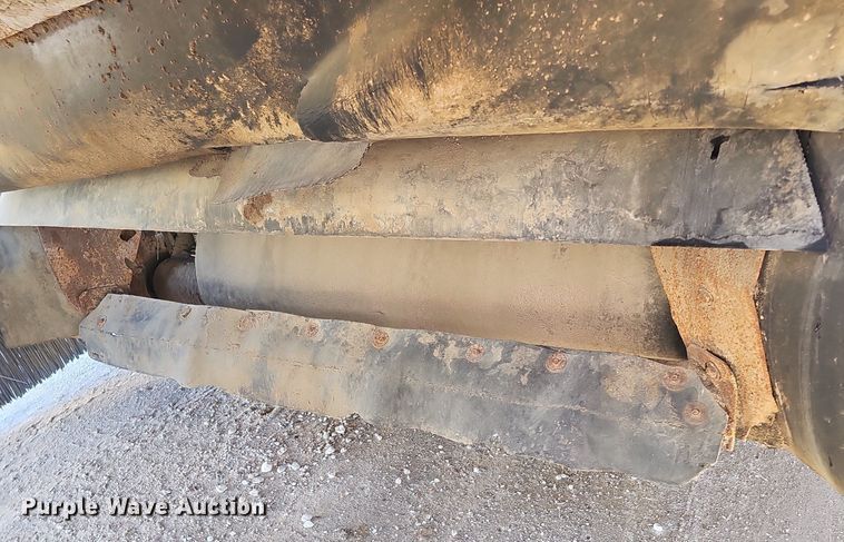 image for item DK0596 2004 GMC T7500 street sweeper truck