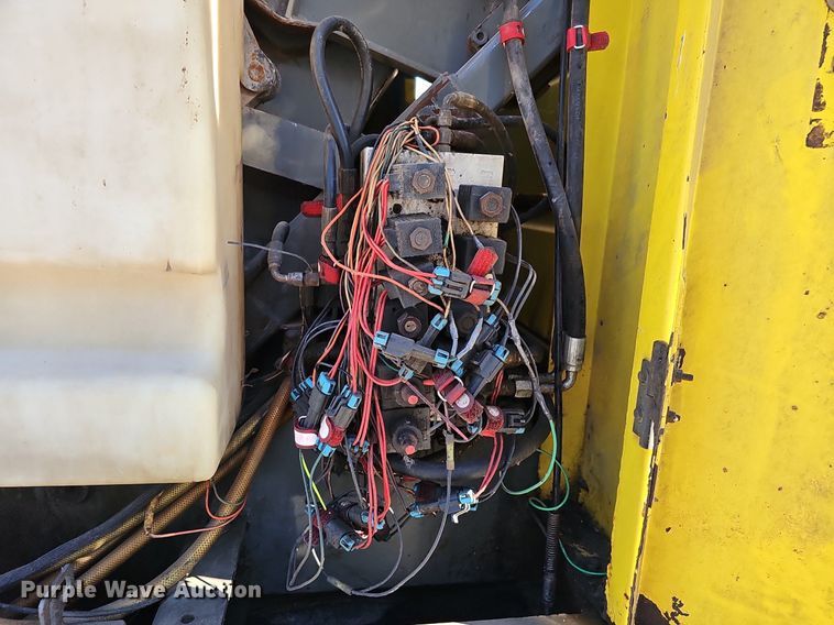 image for item DK0596 2004 GMC T7500 street sweeper truck