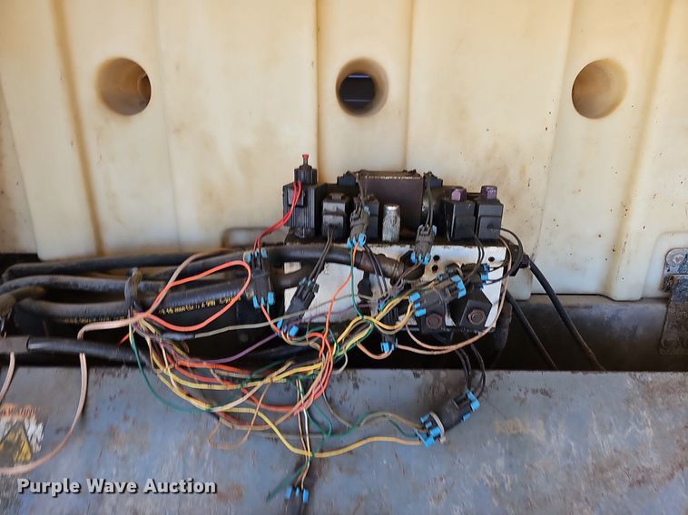 image for item DK0596 2004 GMC T7500 street sweeper truck