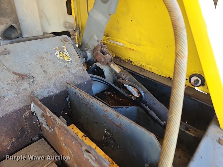 image for item DK0596 2004 GMC T7500 street sweeper truck