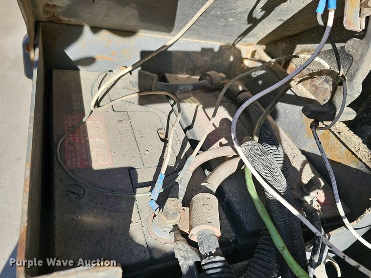 image for item DK0596 2004 GMC T7500 street sweeper truck