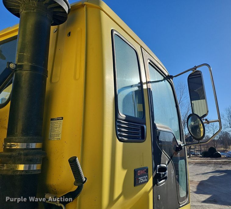 image for item DK0596 2004 GMC T7500 street sweeper truck