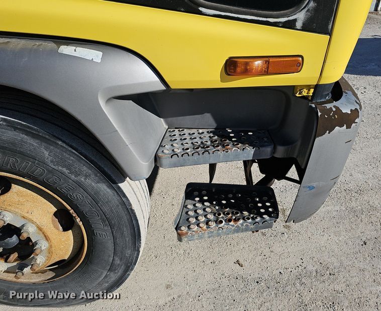 image for item DK0596 2004 GMC T7500 street sweeper truck