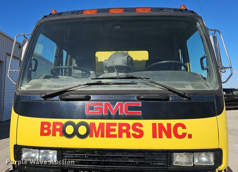 image for item DK0596 2004 GMC T7500 street sweeper truck