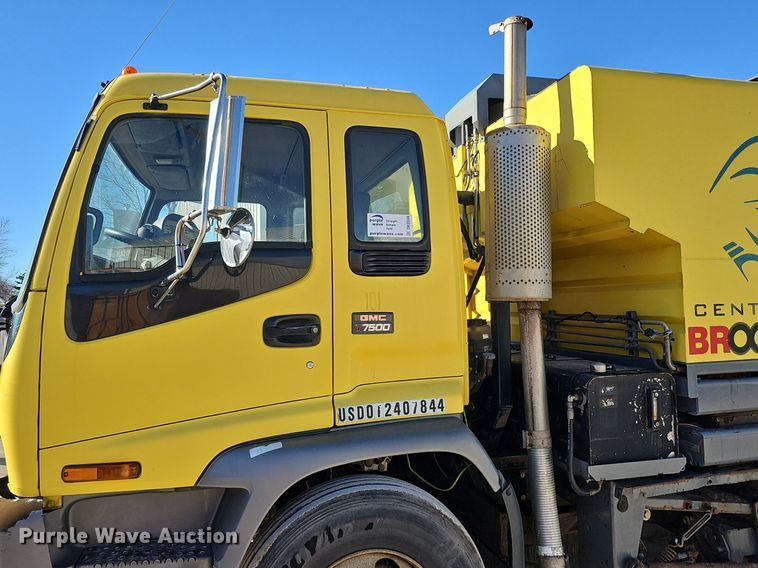 image for item DK0596 2004 GMC T7500 street sweeper truck