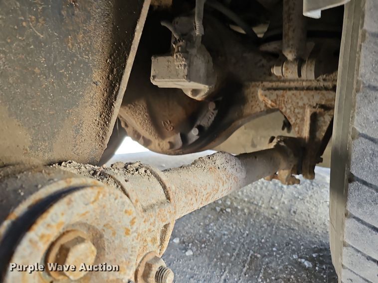 image for item DK0596 2004 GMC T7500 street sweeper truck