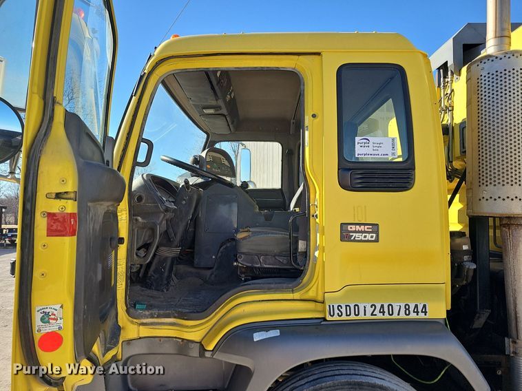image for item DK0596 2004 GMC T7500 street sweeper truck