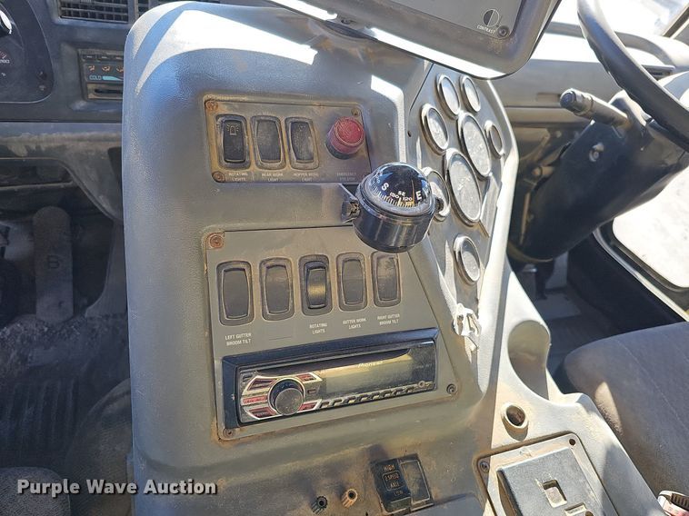 image for item DK0596 2004 GMC T7500 street sweeper truck