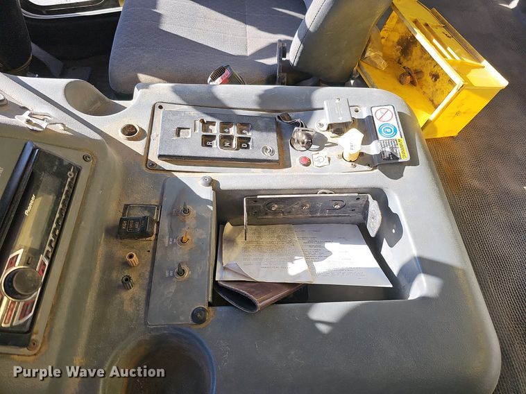 image for item DK0596 2004 GMC T7500 street sweeper truck