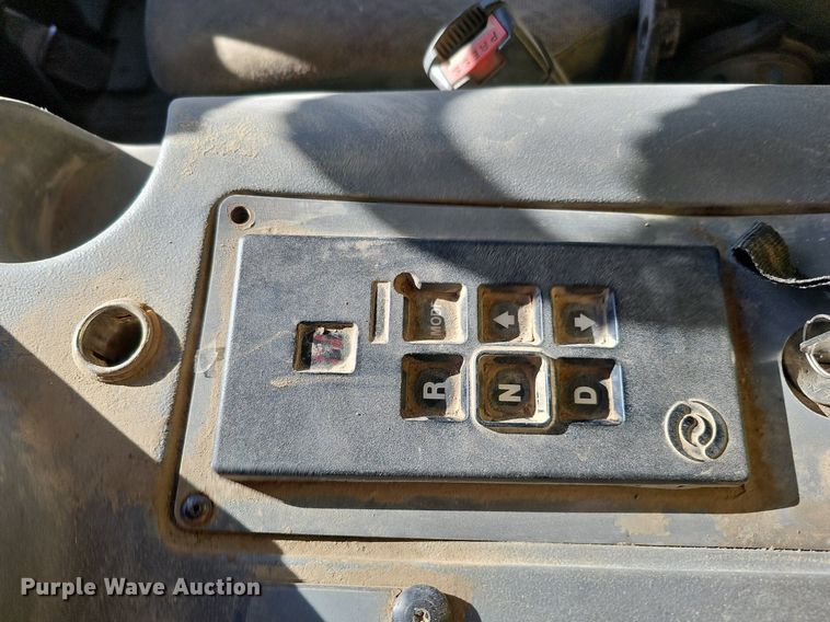 image for item DK0596 2004 GMC T7500 street sweeper truck