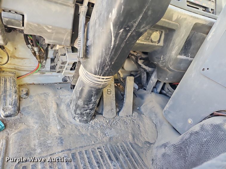 image for item DK0596 2004 GMC T7500 street sweeper truck