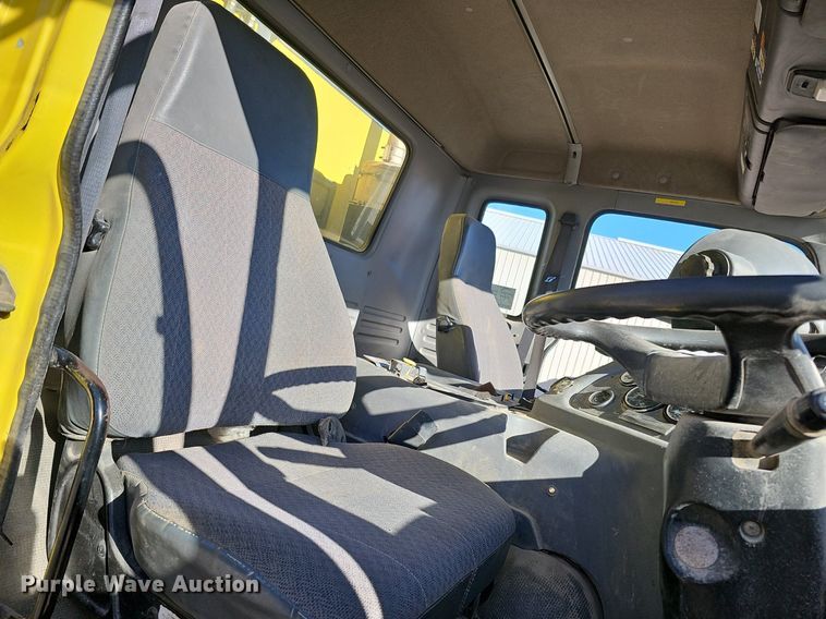 image for item DK0596 2004 GMC T7500 street sweeper truck