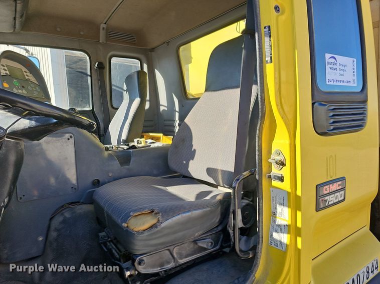 image for item DK0596 2004 GMC T7500 street sweeper truck