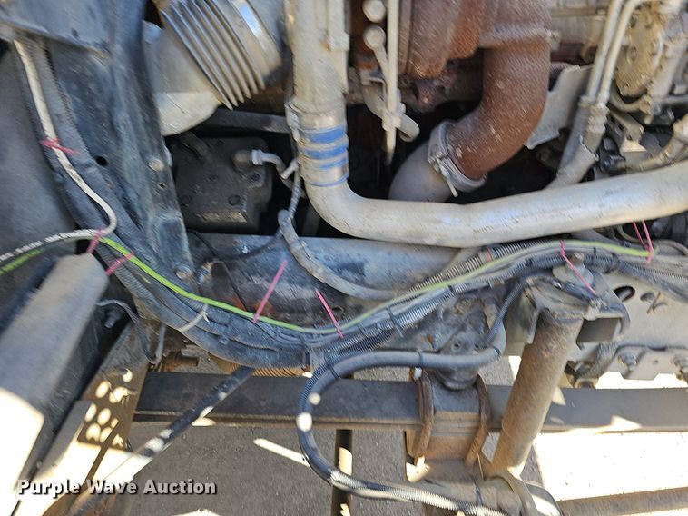 image for item DK0596 2004 GMC T7500 street sweeper truck