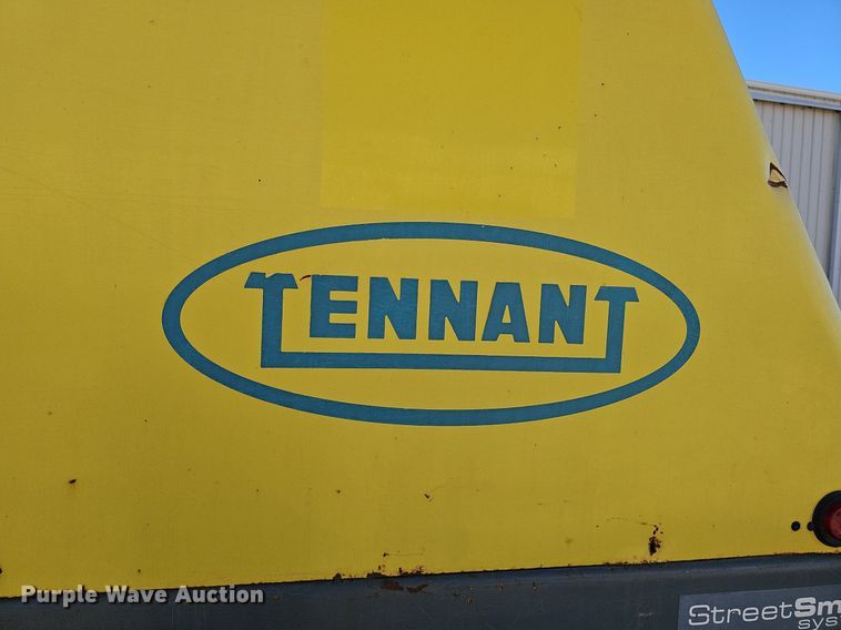 image for item DK0596 2004 GMC T7500 street sweeper truck