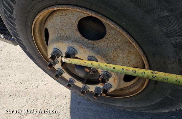 image for item DK0596 2004 GMC T7500 street sweeper truck