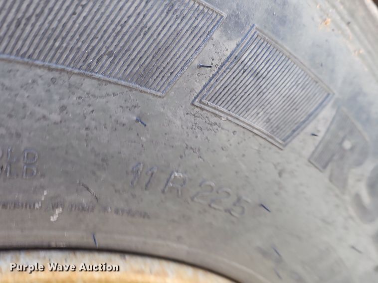 image for item DK0596 2004 GMC T7500 street sweeper truck