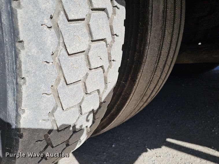 image for item DK0596 2004 GMC T7500 street sweeper truck