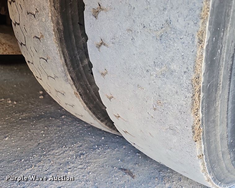 image for item DK0596 2004 GMC T7500 street sweeper truck